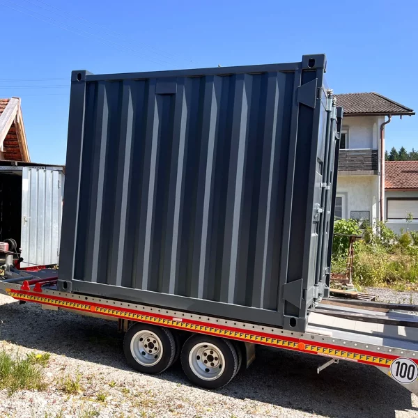 Lagercontainer 6-8-10 Fuß auf einem PKW Anhänger - smartlager