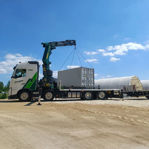 Lagercontainer Kranabladung vom LKW-Anhänger - smartlager