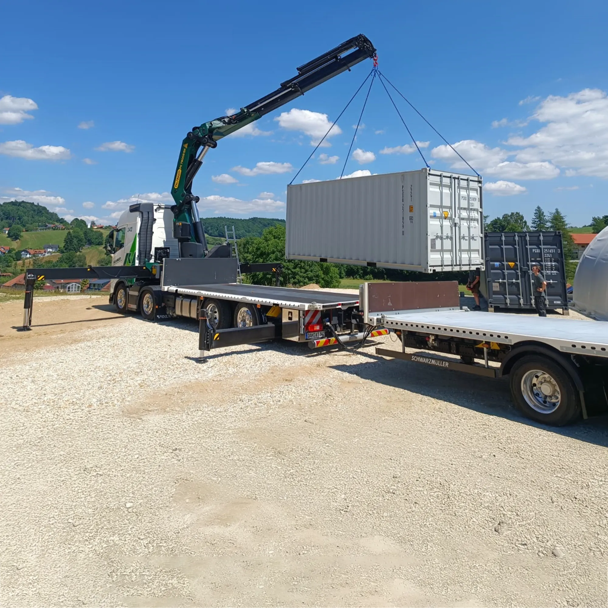 Lagercontainer Kranabladung vom LKW-Anhänger - smartlager