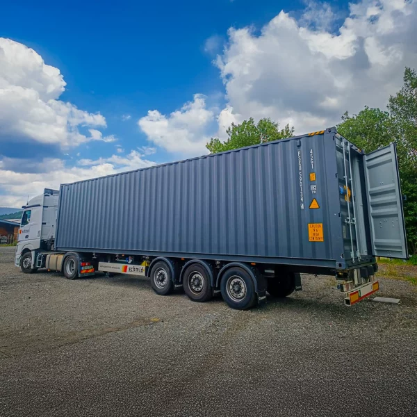 Lagercontainer auf einem LKW-Anhänger - smartlager seecontainer kaufen bayern lager